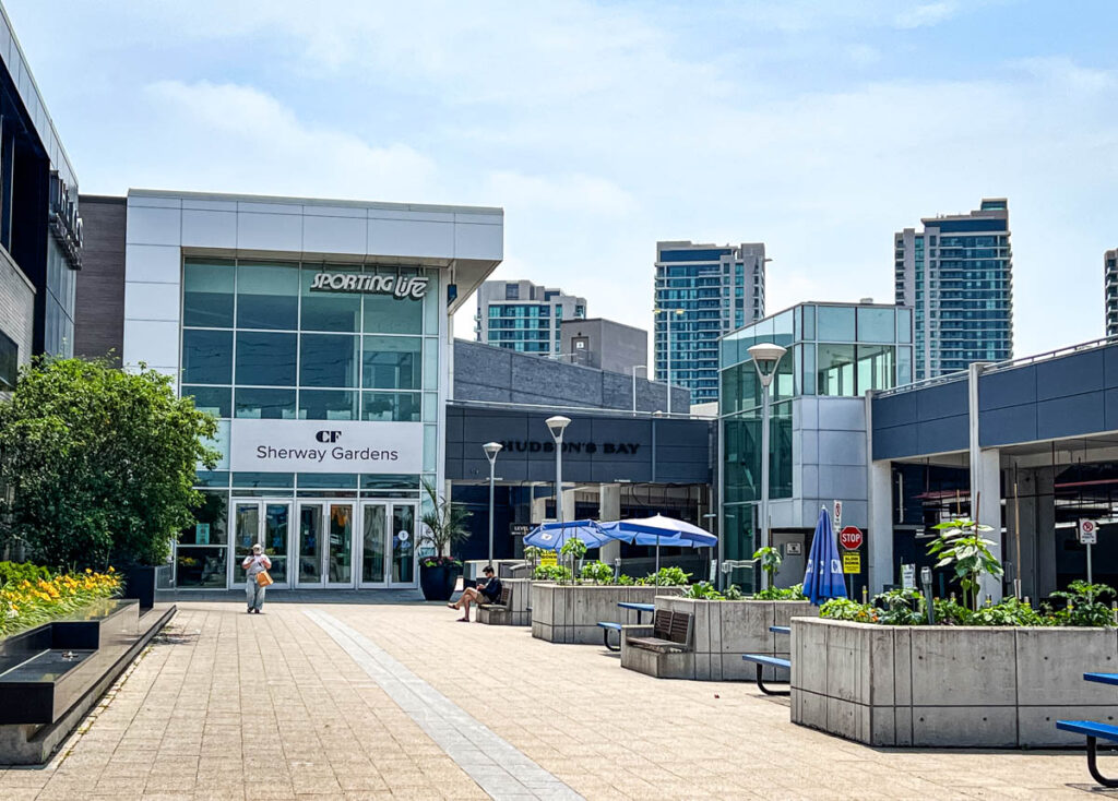 are dogs allowed in sherway gardens