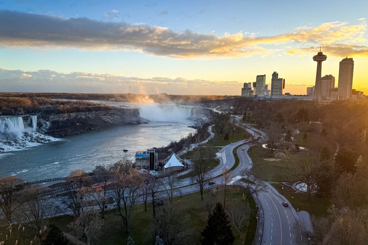 Photo of Niagara Falls.