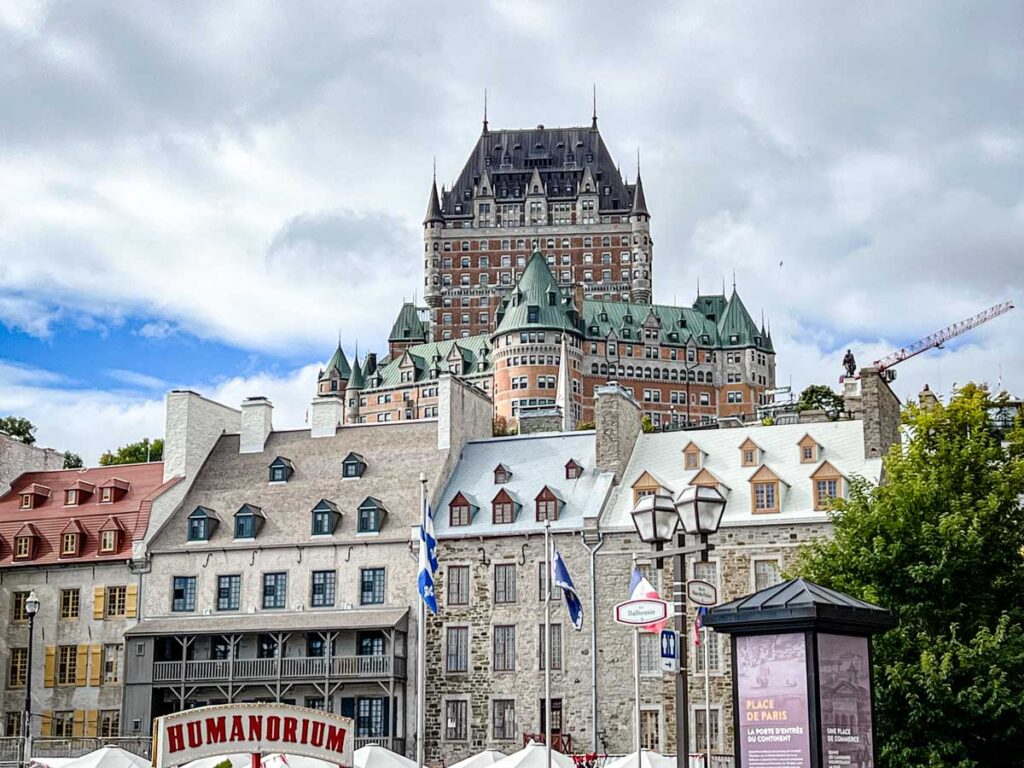 Photo of Quebec's buildings.
