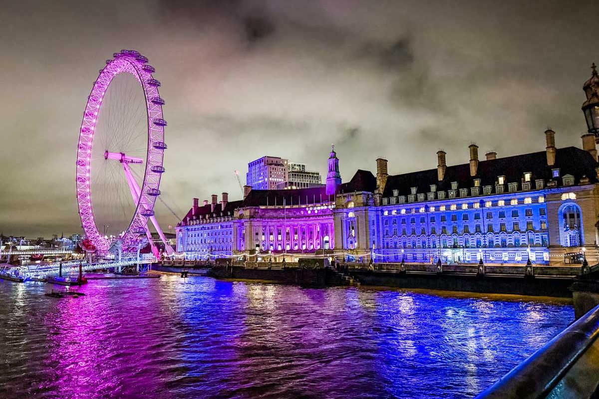 Photo of the Millennium Wheel in London at night.